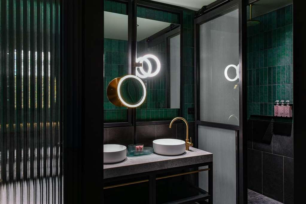 Qt Newcastle Hotel Kültér fotó Bathroom
