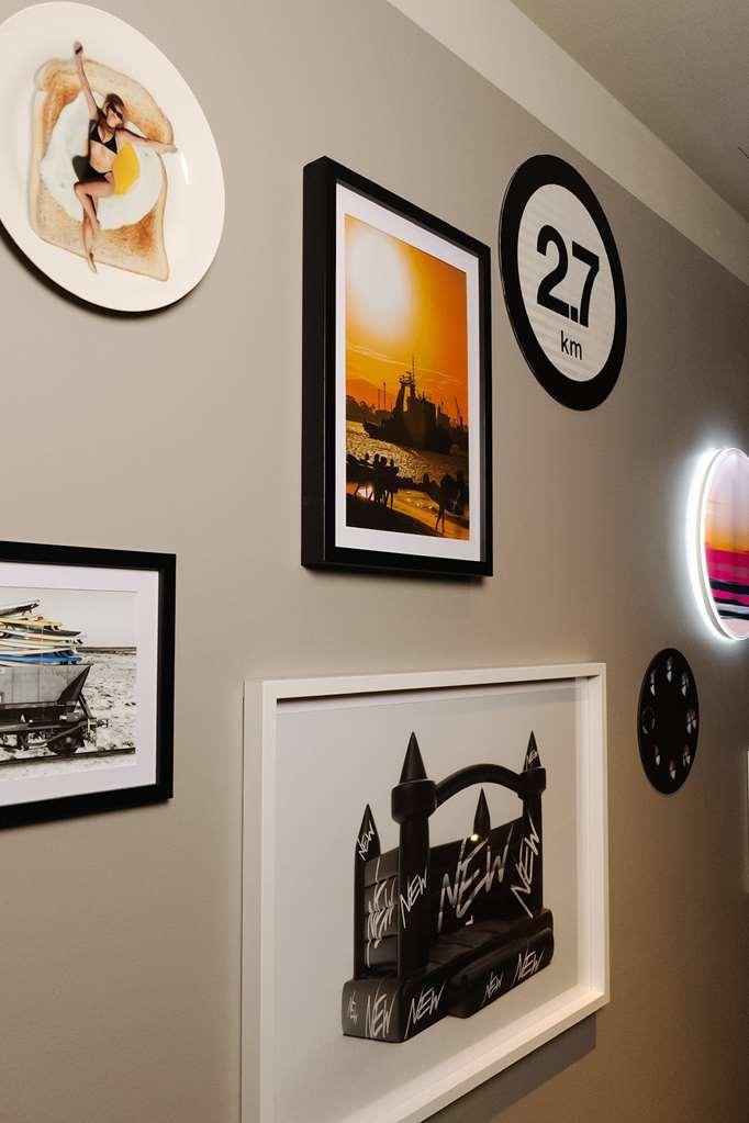 Qt Newcastle Hotel Felszereltség fotó A selection of photographs by the artist
